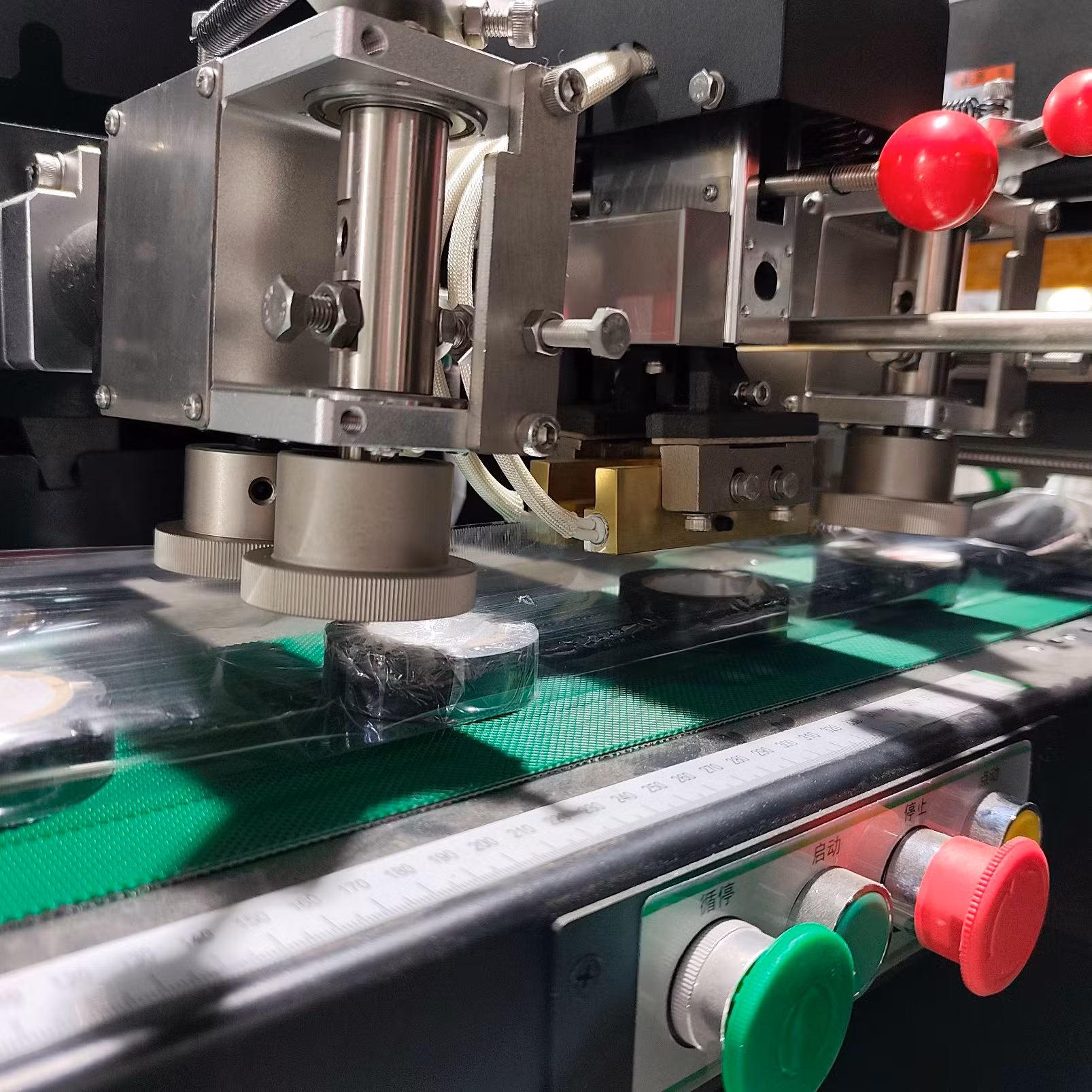 Horizontal Multifunction Wholesale Pillow Wrapping Machine for Electrical Stationery Tape Flow Packi
